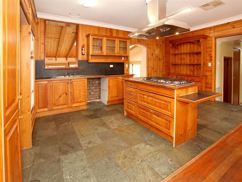 49 Packham Crescent, Glen Waverley VIC 3150