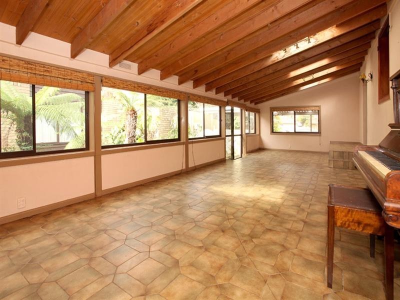 49 Packham Crescent, Glen Waverley VIC 3150