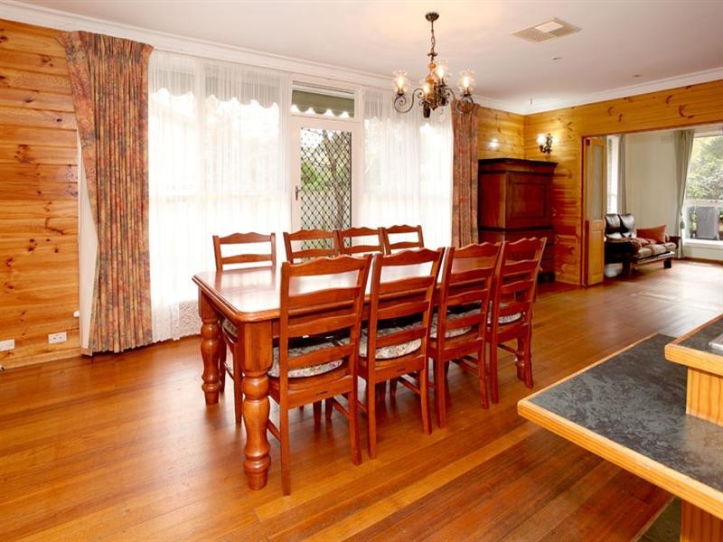 49 Packham Crescent, Glen Waverley VIC 3150