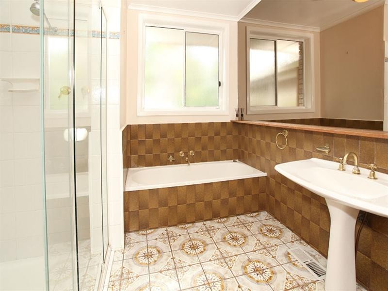 49 Packham Crescent, Glen Waverley VIC 3150