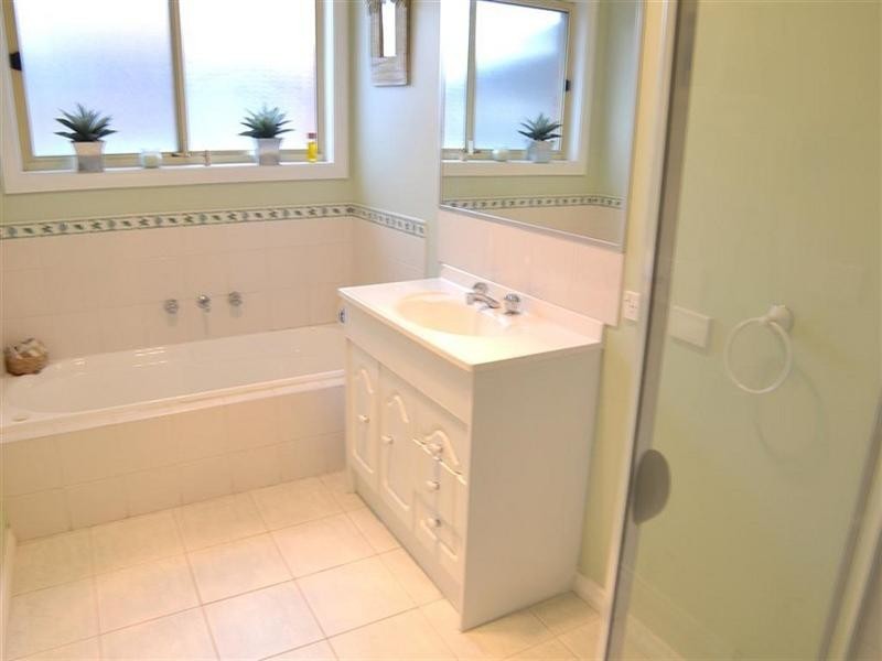 2/351 Gladstone Road, Dandenong North VIC 3175