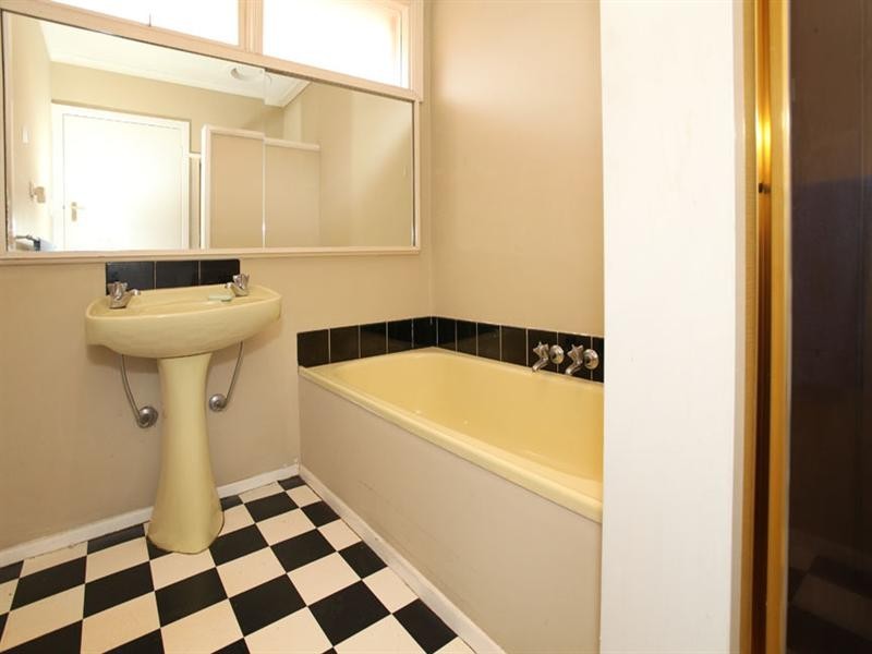 43 Whites Lane, Glen Waverley VIC 3150