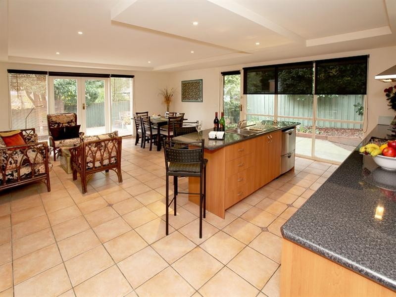 25 Watsons Road, Glen Waverley VIC 3150