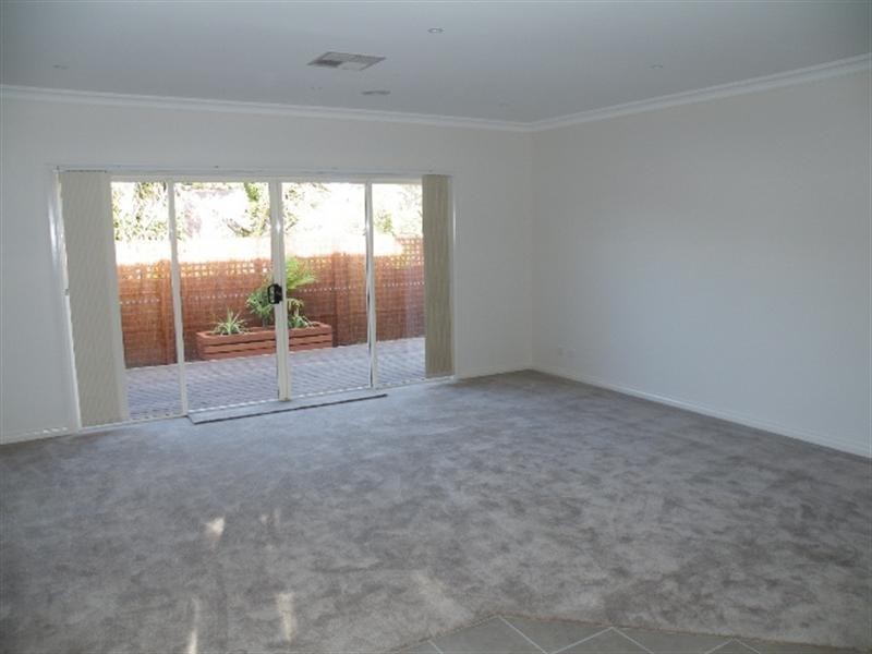 2/16 Mountain Crescent, Mulgrave VIC 3170