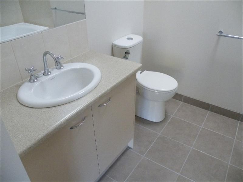 2/16 Mountain Crescent, Mulgrave VIC 3170