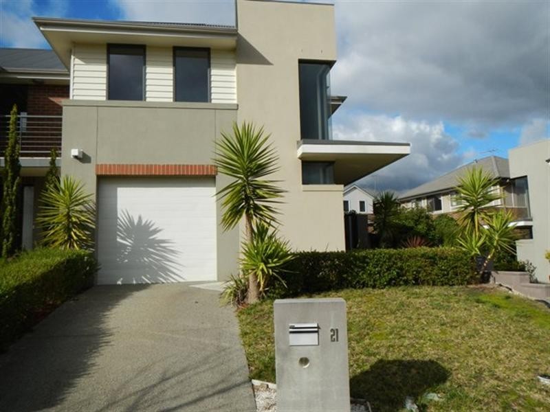 21 Brockhoff Drive, Burwood VIC 3125