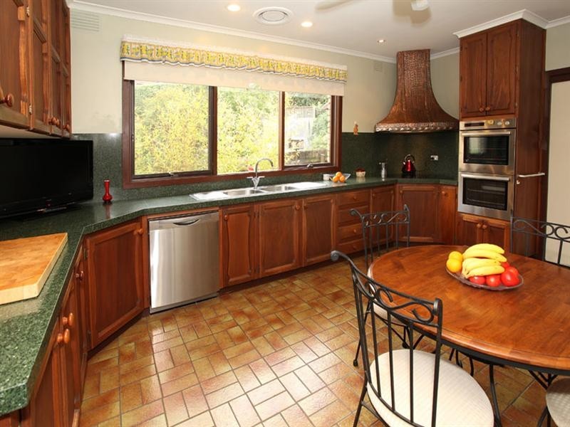 6 Inglewood Court, Wheelers Hill VIC 3150