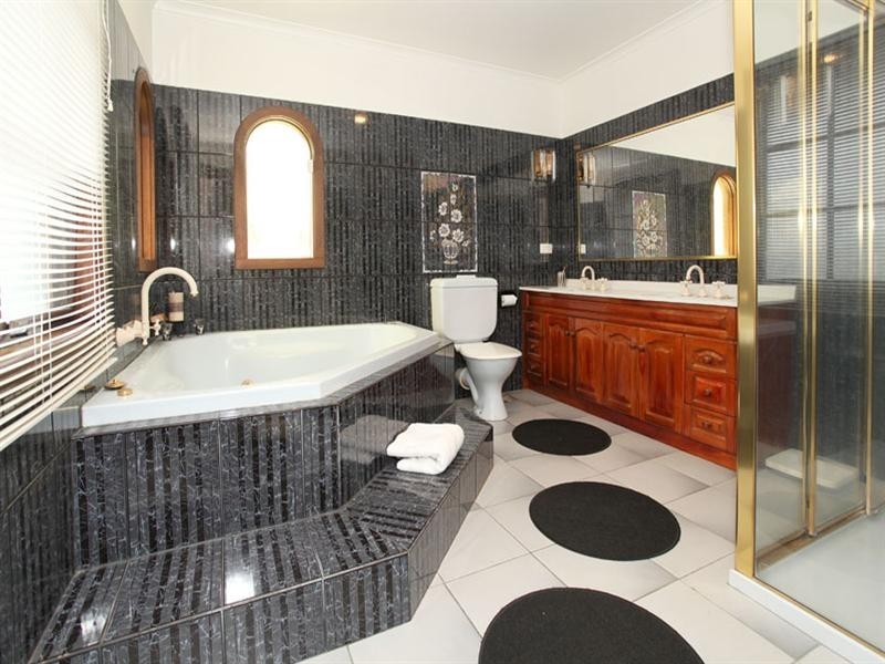 13 Outlook Drive, Dandenong North VIC 3175