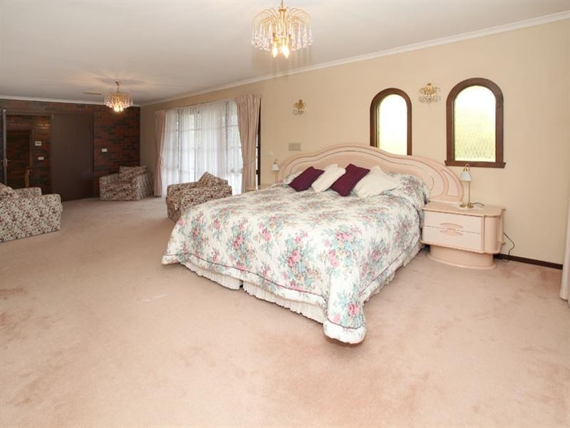 13 Outlook Drive, Dandenong North VIC 3175