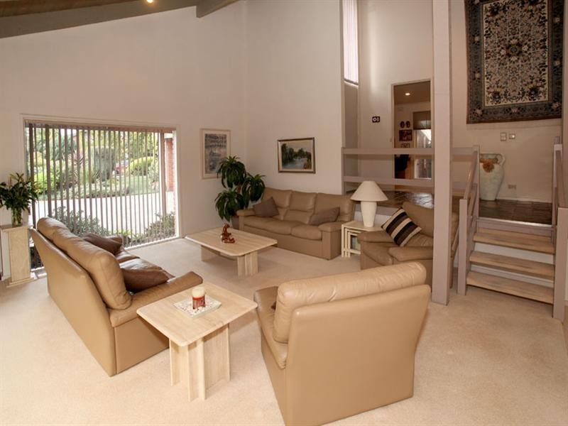 8 Hertford Crescent, Wheelers Hill VIC 3150