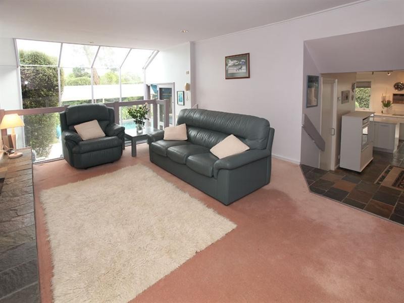 8 Hertford Crescent, Wheelers Hill VIC 3150