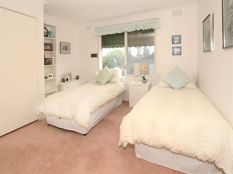 8 Hertford Crescent, Wheelers Hill VIC 3150