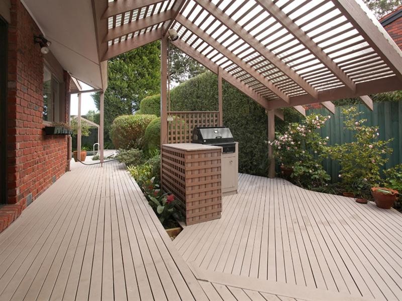 8 Hertford Crescent, Wheelers Hill VIC 3150
