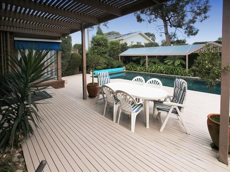 8 Hertford Crescent, Wheelers Hill VIC 3150