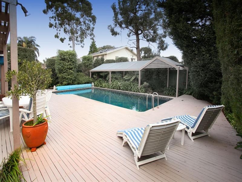 8 Hertford Crescent, Wheelers Hill VIC 3150