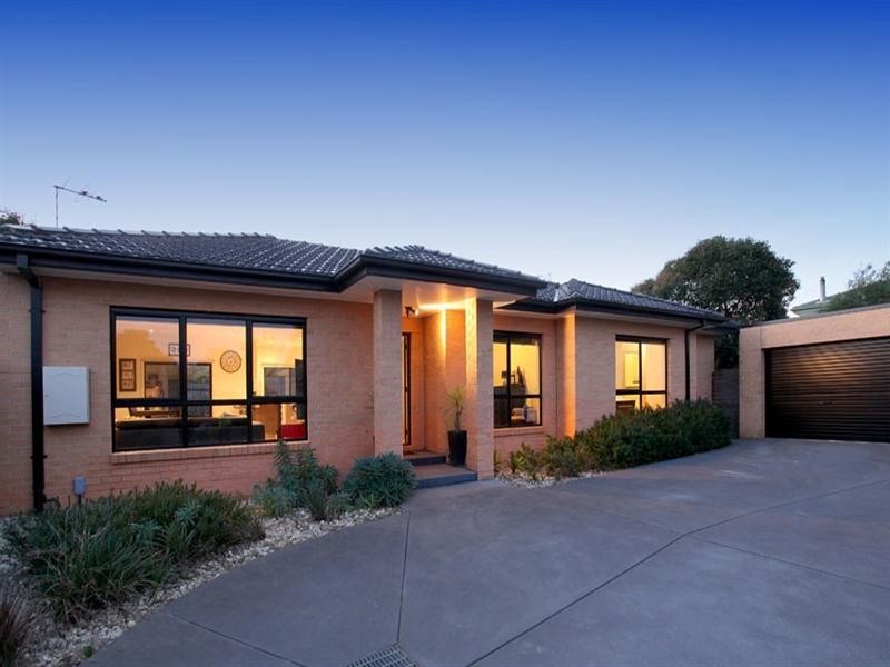 2/11 Lammas Court, Mulgrave VIC 3170