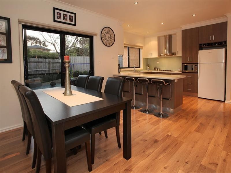 2/11 Lammas Court, Mulgrave VIC 3170