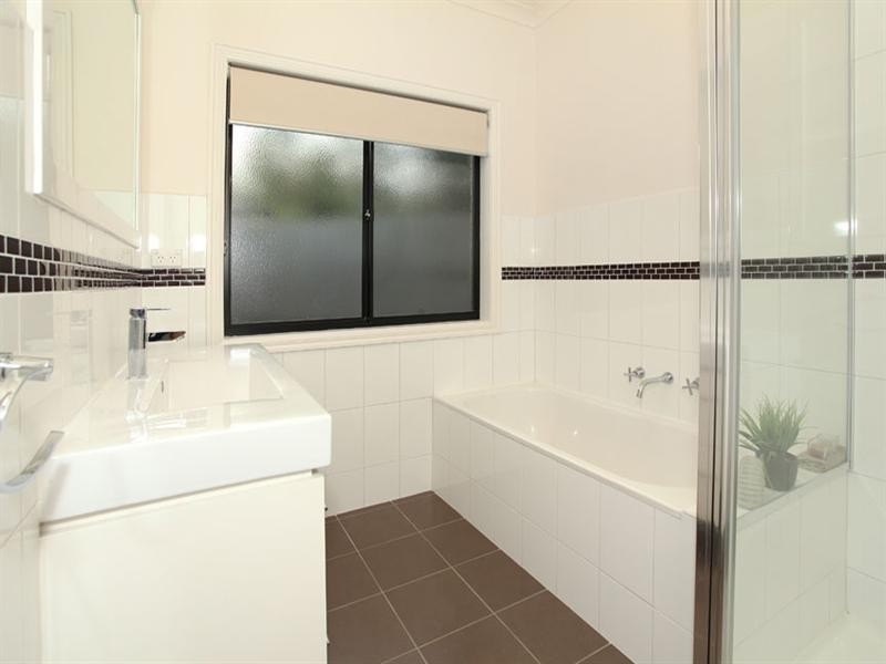 2/11 Lammas Court, Mulgrave VIC 3170