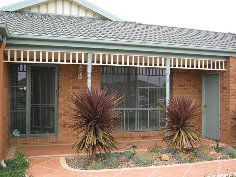 6 Danehill Grove, Berwick VIC 3806