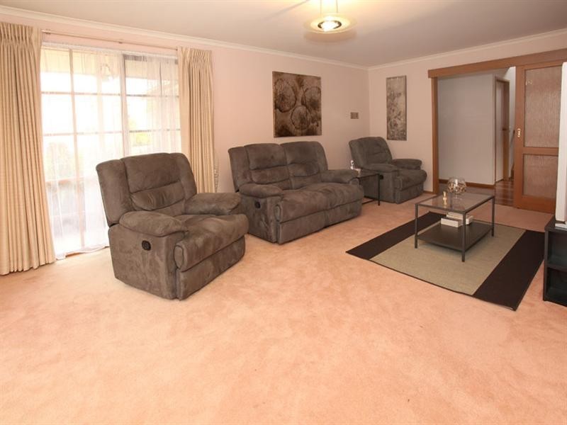 9 Sheraton Close, Burwood East VIC 3151