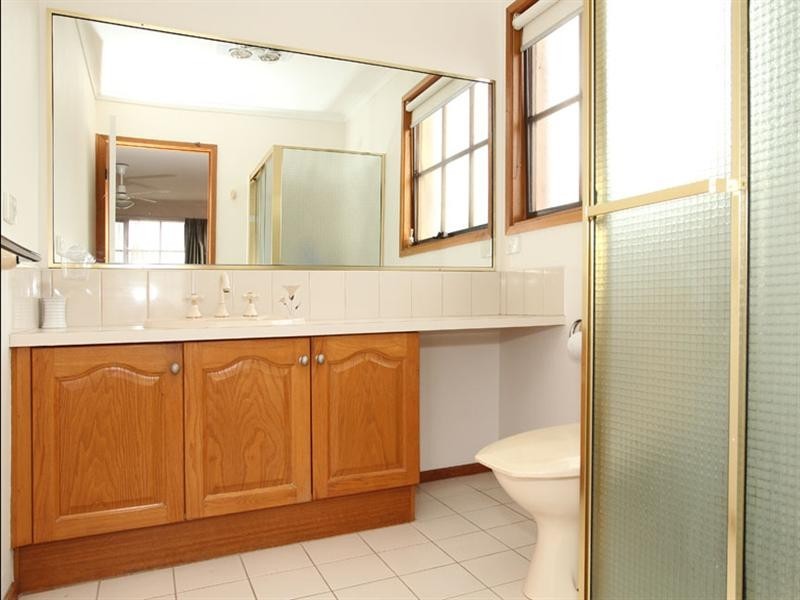 9 Sheraton Close, Burwood East VIC 3151