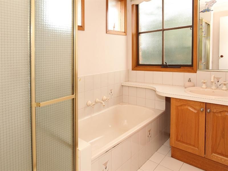 9 Sheraton Close, Burwood East VIC 3151