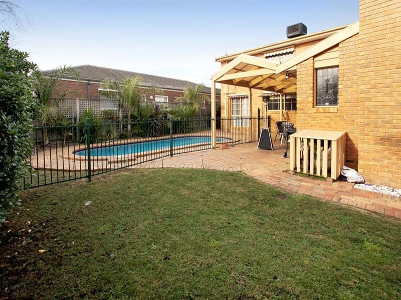 9 Sheraton Close, Burwood East VIC 3151