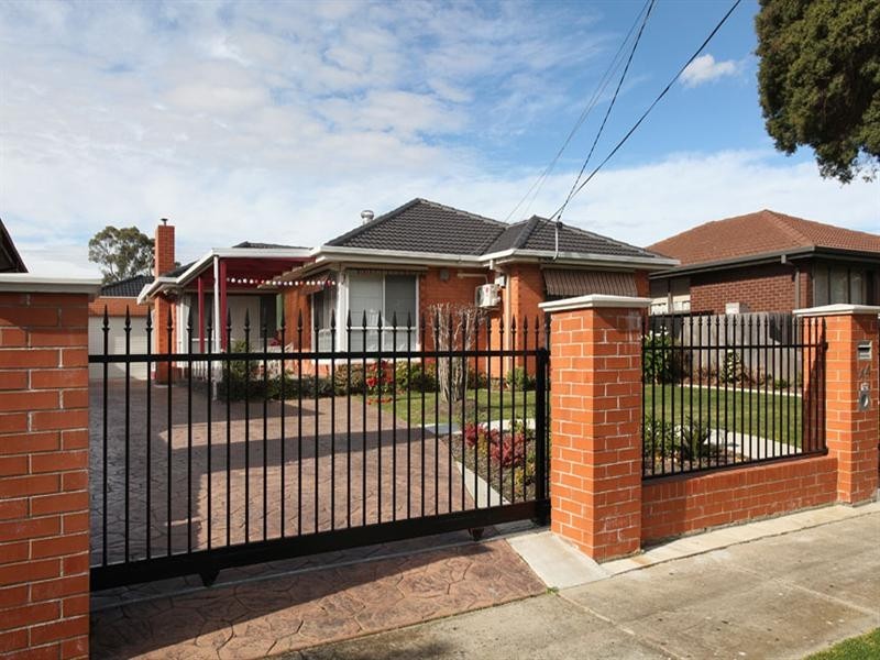 44 Lindisfarne Drive, Burwood East VIC 3151