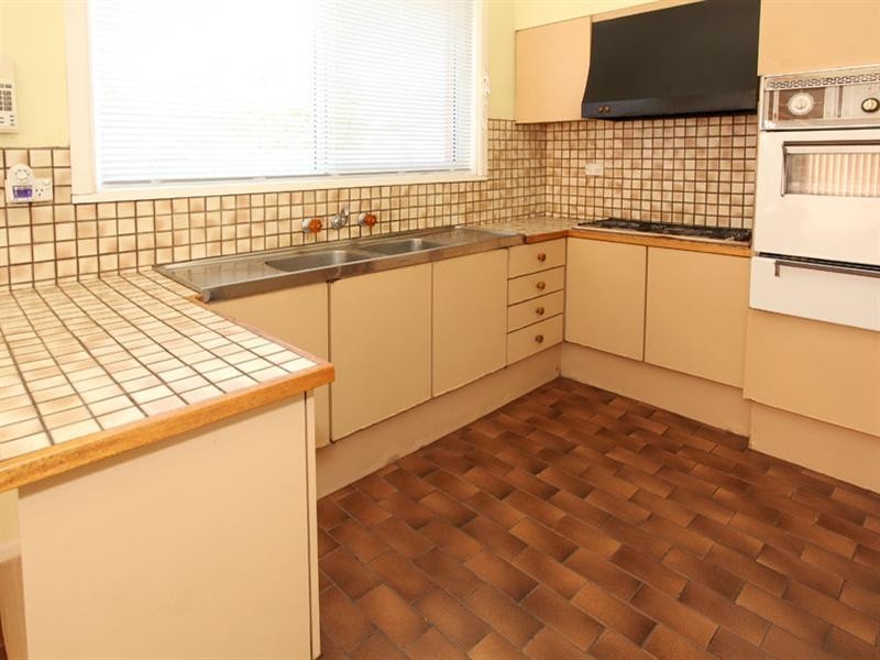 44 Lindisfarne Drive, Burwood East VIC 3151