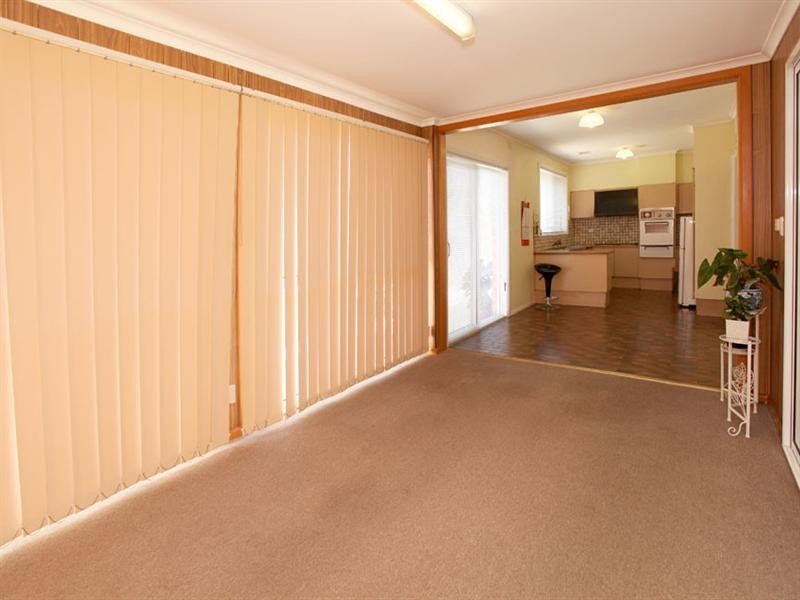 44 Lindisfarne Drive, Burwood East VIC 3151