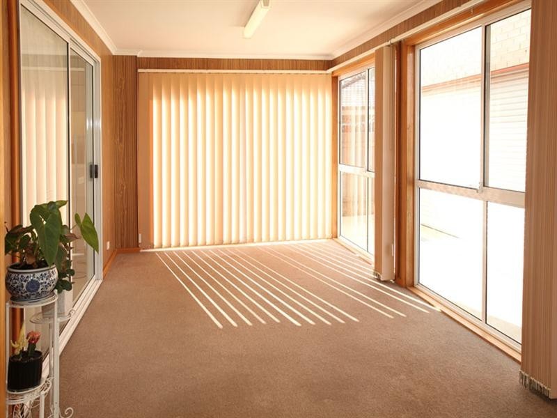 44 Lindisfarne Drive, Burwood East VIC 3151