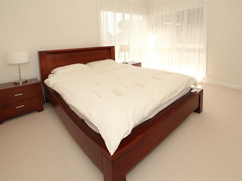 44 Lindisfarne Drive, Burwood East VIC 3151