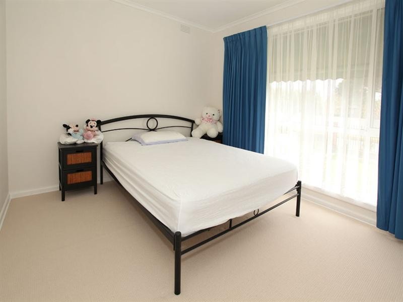 44 Lindisfarne Drive, Burwood East VIC 3151