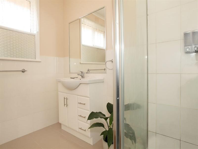 44 Lindisfarne Drive, Burwood East VIC 3151