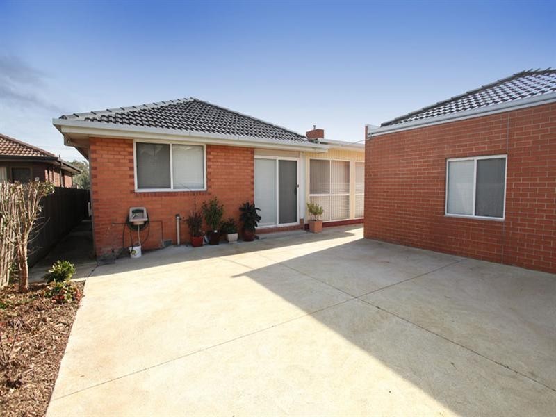 44 Lindisfarne Drive, Burwood East VIC 3151