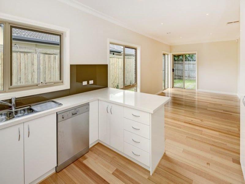 2/33 Folkestone Road, Glen Waverley VIC 3150