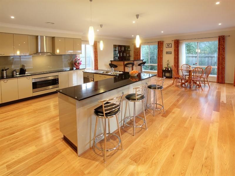 33 Hampstead Crescent, Glen Waverley VIC 3150