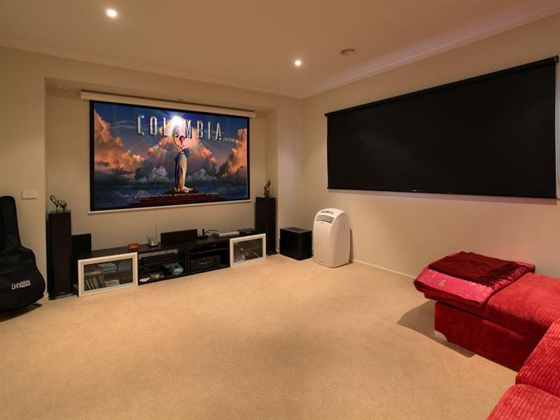 33 Hampstead Crescent, Glen Waverley VIC 3150