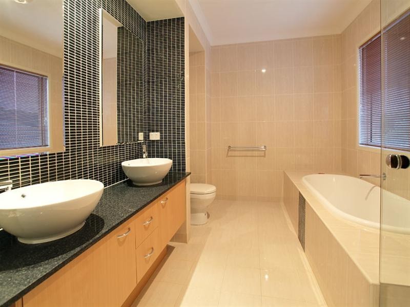 33 Hampstead Crescent, Glen Waverley VIC 3150