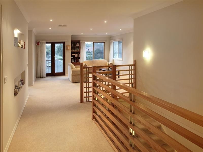 33 Hampstead Crescent, Glen Waverley VIC 3150