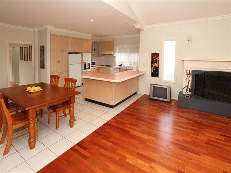 6 Outlook Court, Chadstone VIC 3148