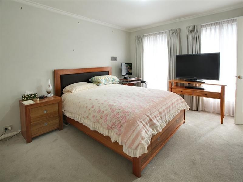 6 Outlook Court, Chadstone VIC 3148