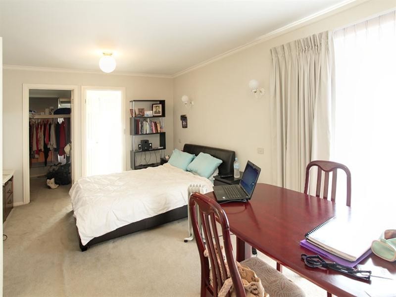 6 Outlook Court, Chadstone VIC 3148