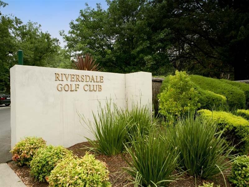 8 Chandler Grove, Burwood VIC 3125