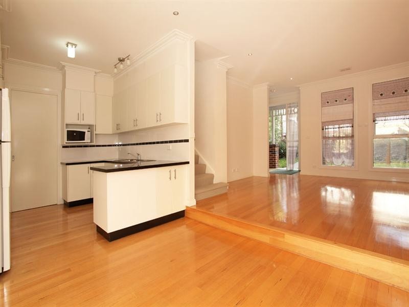 2/138 Warrigal Road, Camberwell VIC 3124