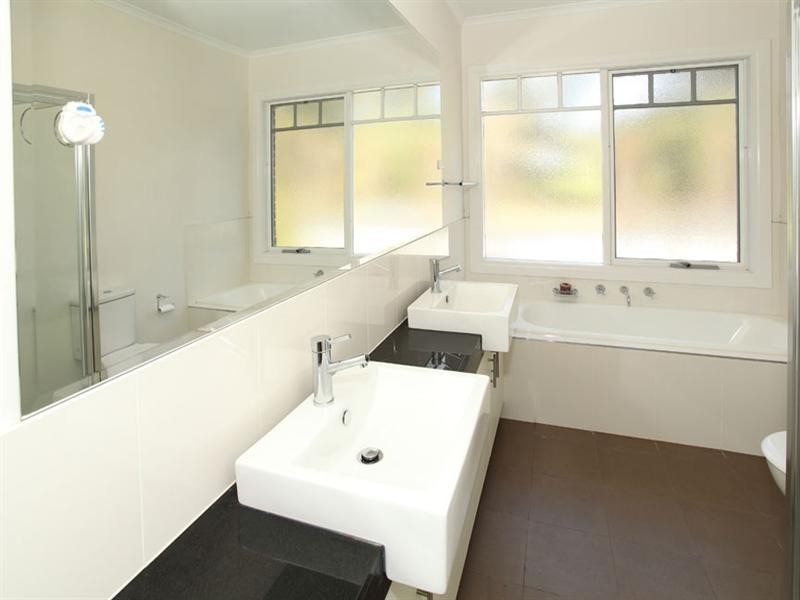 2/138 Warrigal Road, Camberwell VIC 3124