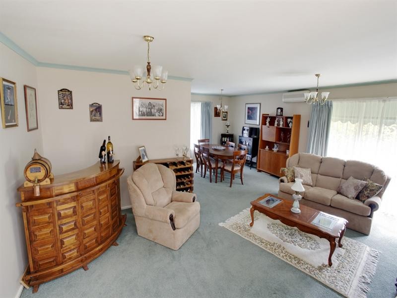 25 Glen Tower Drive, Glen Waverley VIC 3150