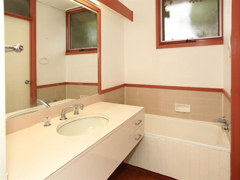 4 Glen Tower Drive, Glen Waverley VIC 3150