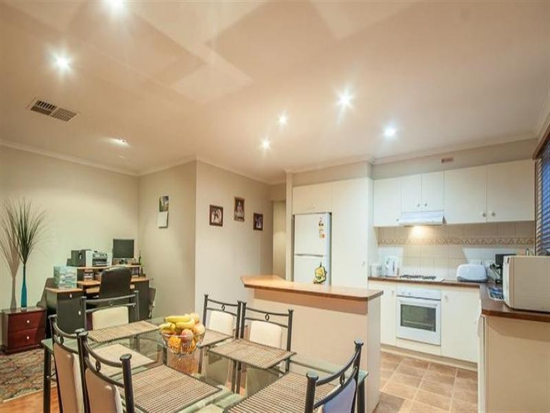 10 Sallybrook Circuit, Narre Warren VIC 3805