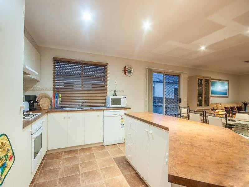 10 Sallybrook Circuit, Narre Warren VIC 3805